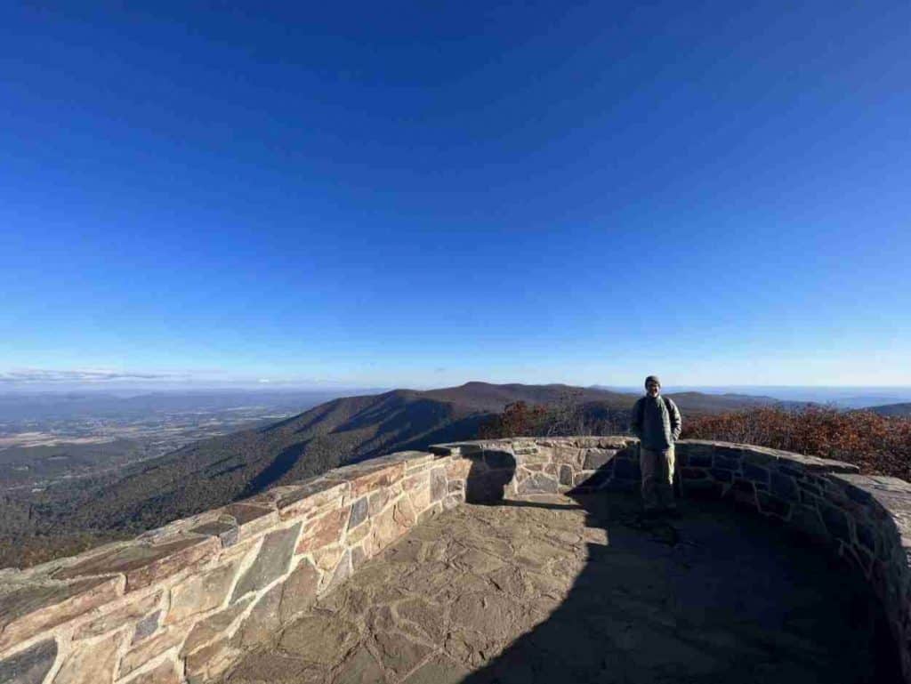 Viewing platform at Hawksbill Summit