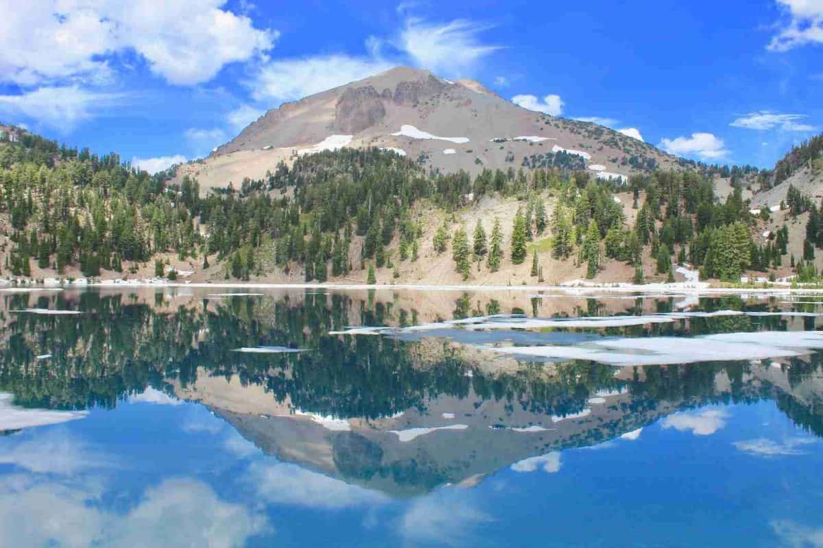 mountain selection in lake at Volcanic National Park, CA