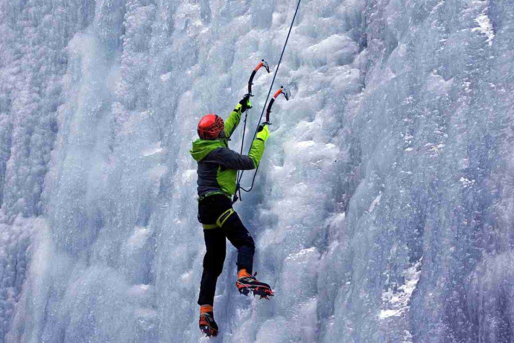 adventure vacations - serrai di sottoguda, dolomites, ice falls