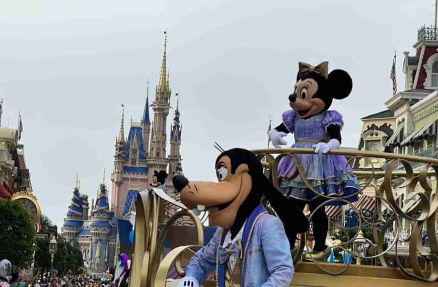 Disney characters at Disney World