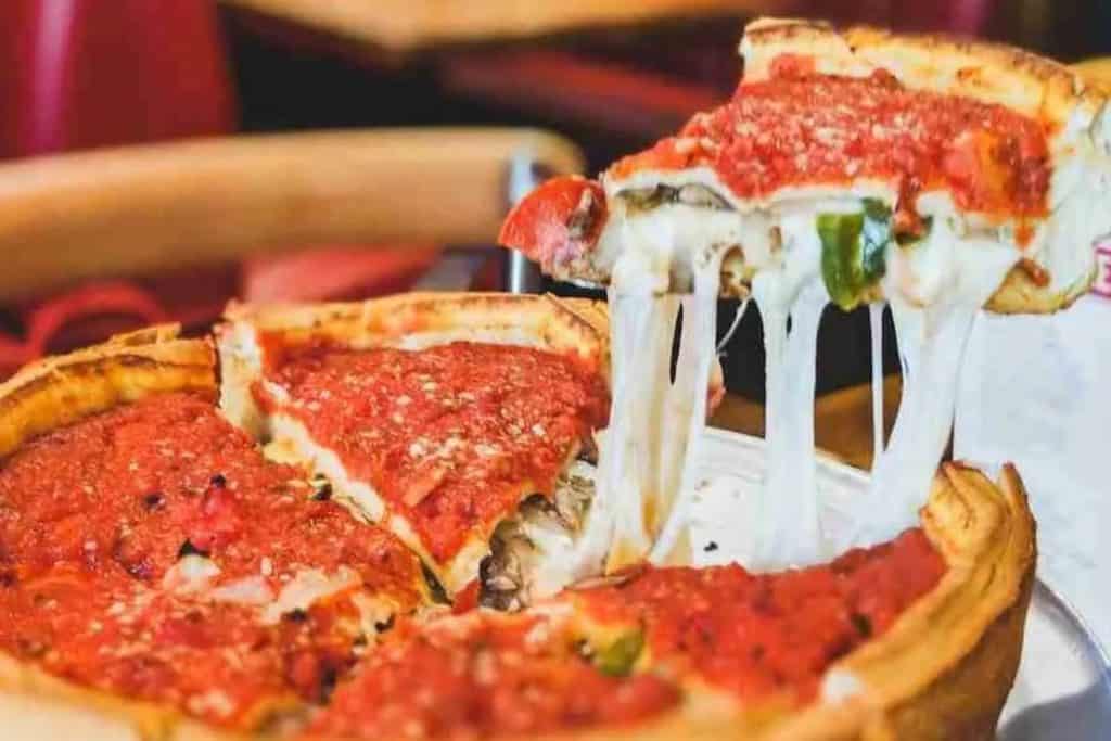 Popular foods in Chicago - deep-dish pizza