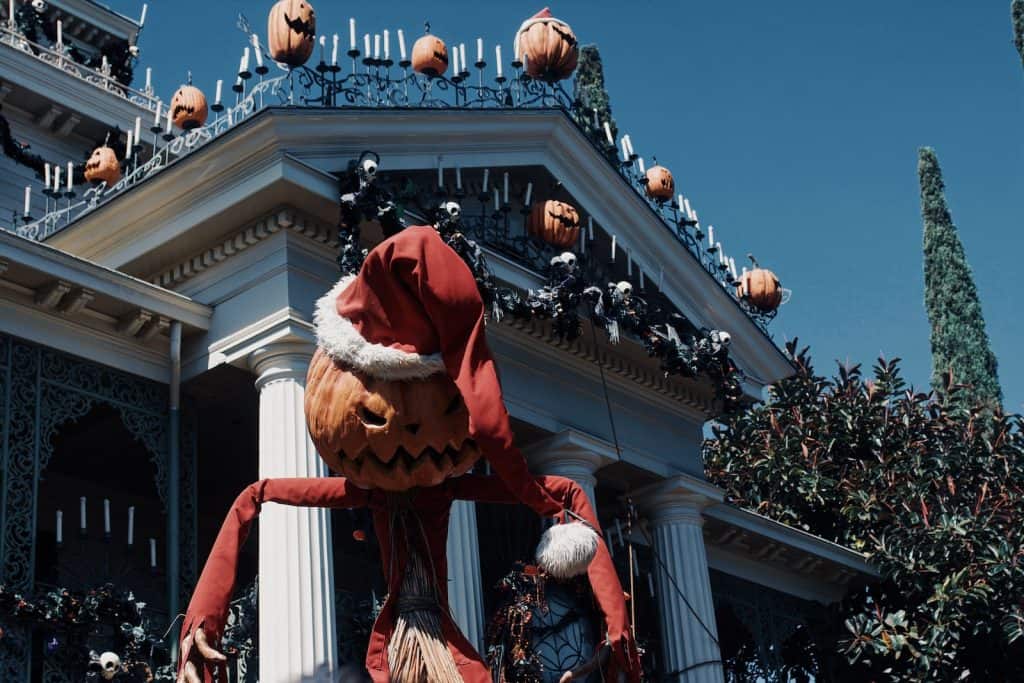 Best Disneyland rides - Haunted Mansion