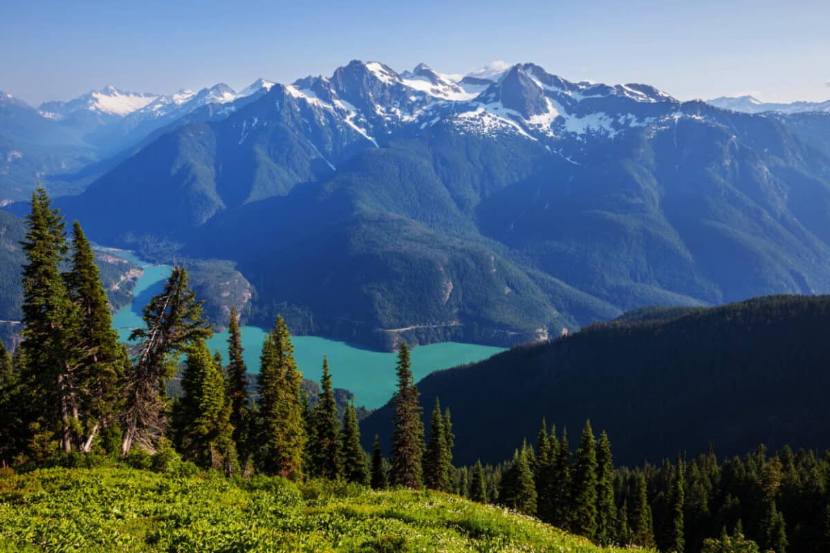 lake and mountain views in North Cascades National Park