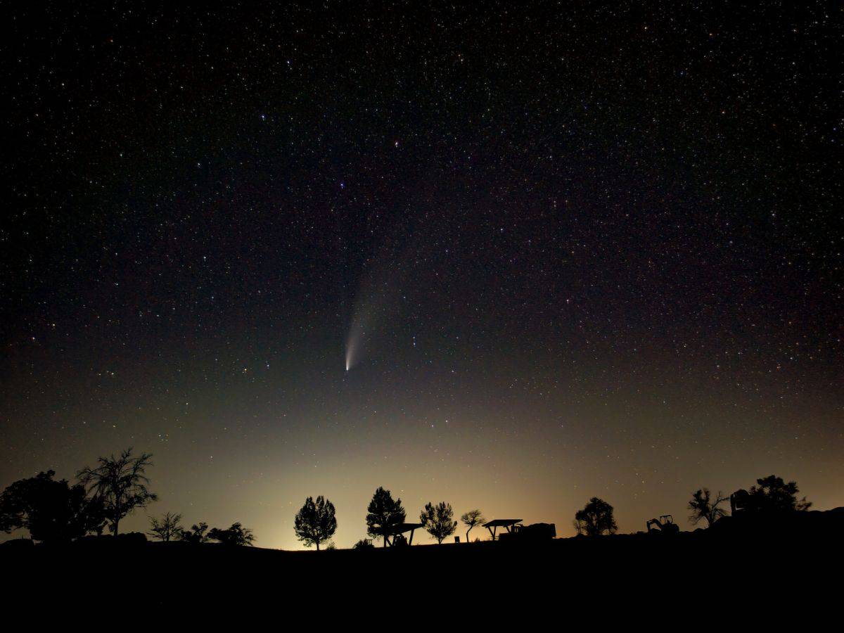 Comet NEOWISE passes over Bruneau Dunes State Park
