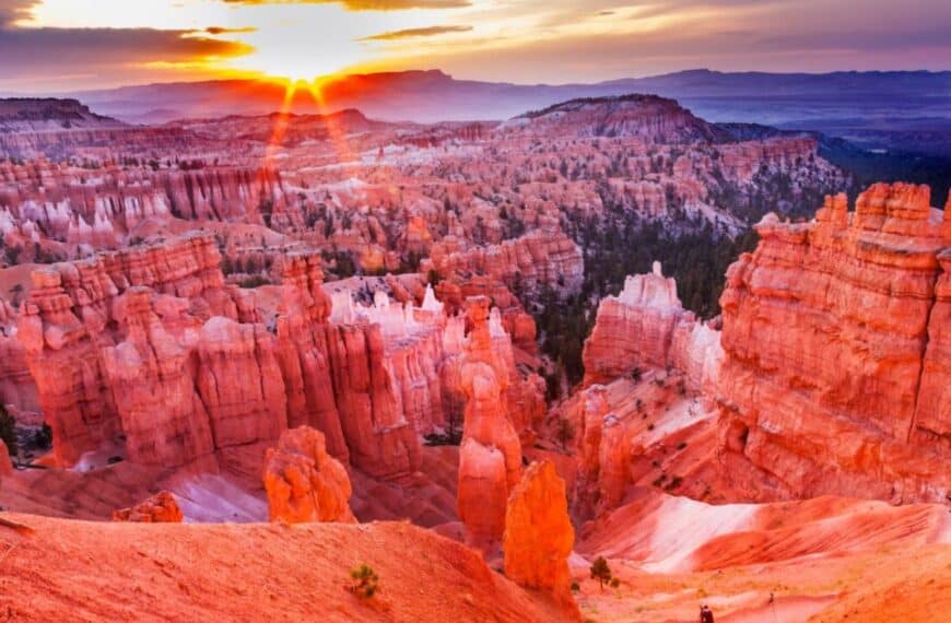 The sun rises over Bryce Canyon.