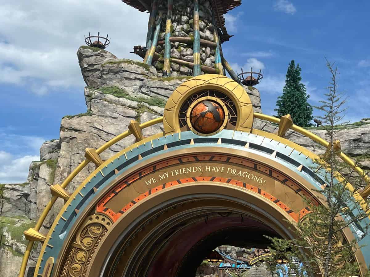 The Isle of Berk portal displays the words, "We, my friends, have dragons!"